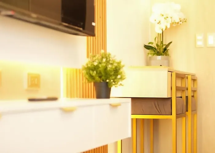 Like Staycation 3 Makati With Amazing View 3*